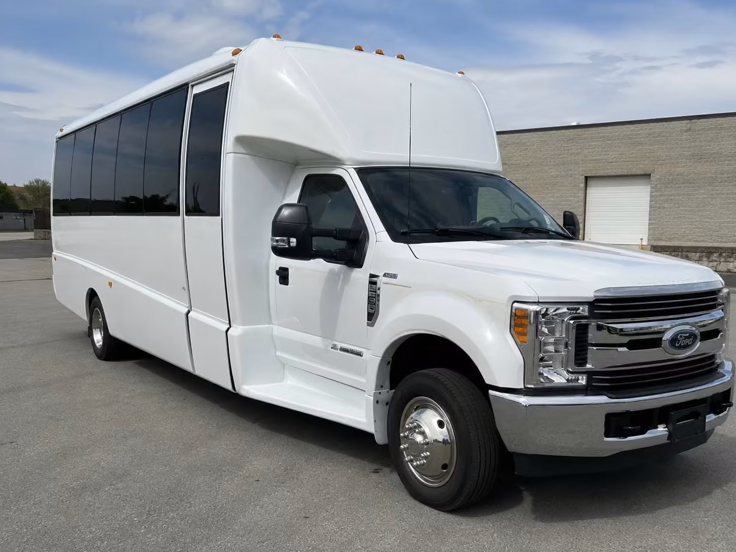15 passenger minibus